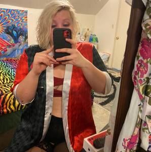 Meet your Posher, Courtney nicole